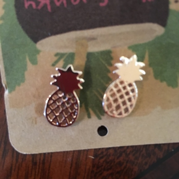 🍍Rose gold pineapple stud earrings 🍍 - Picture 3 of 5